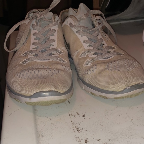 nike free sneakers - Picture 3 of 3